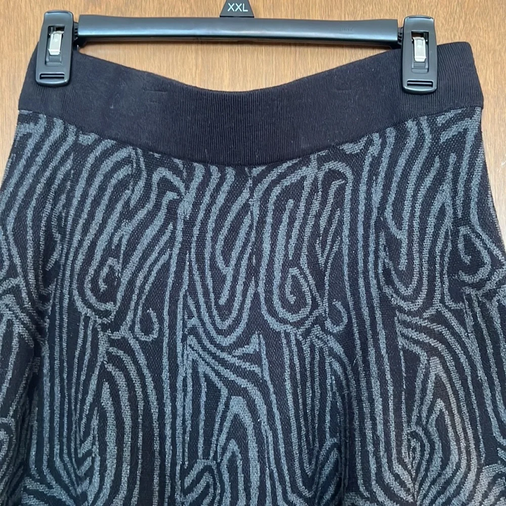EUC Alfani Petit Knit Black and Grey A-line Midi Skirt Size P/S - Picture 3 of 10